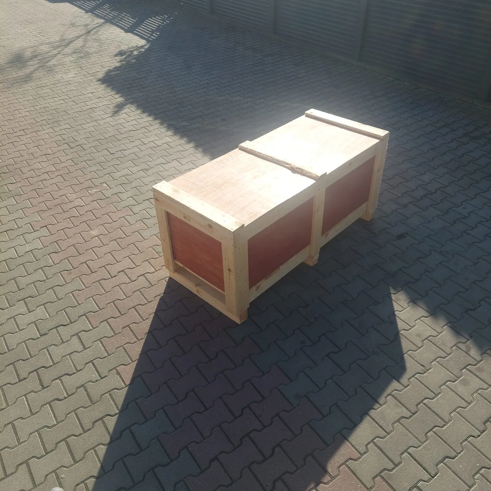 Skrzyniopaleta z zabudowanym blatem