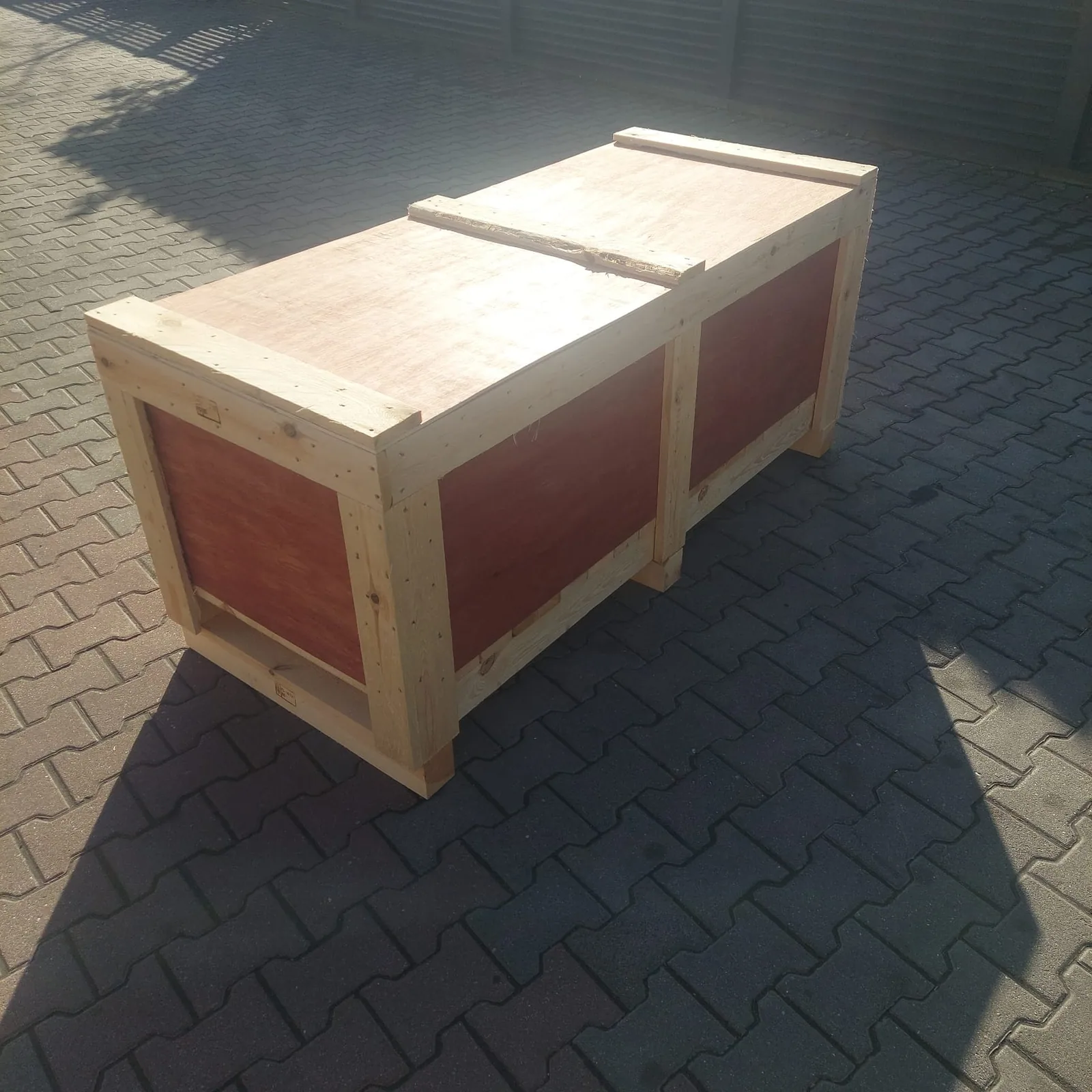 Zabudowana skrzyniopaleta drewniana